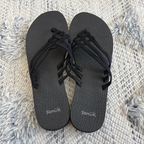 Sandals - Picture 2 of 9